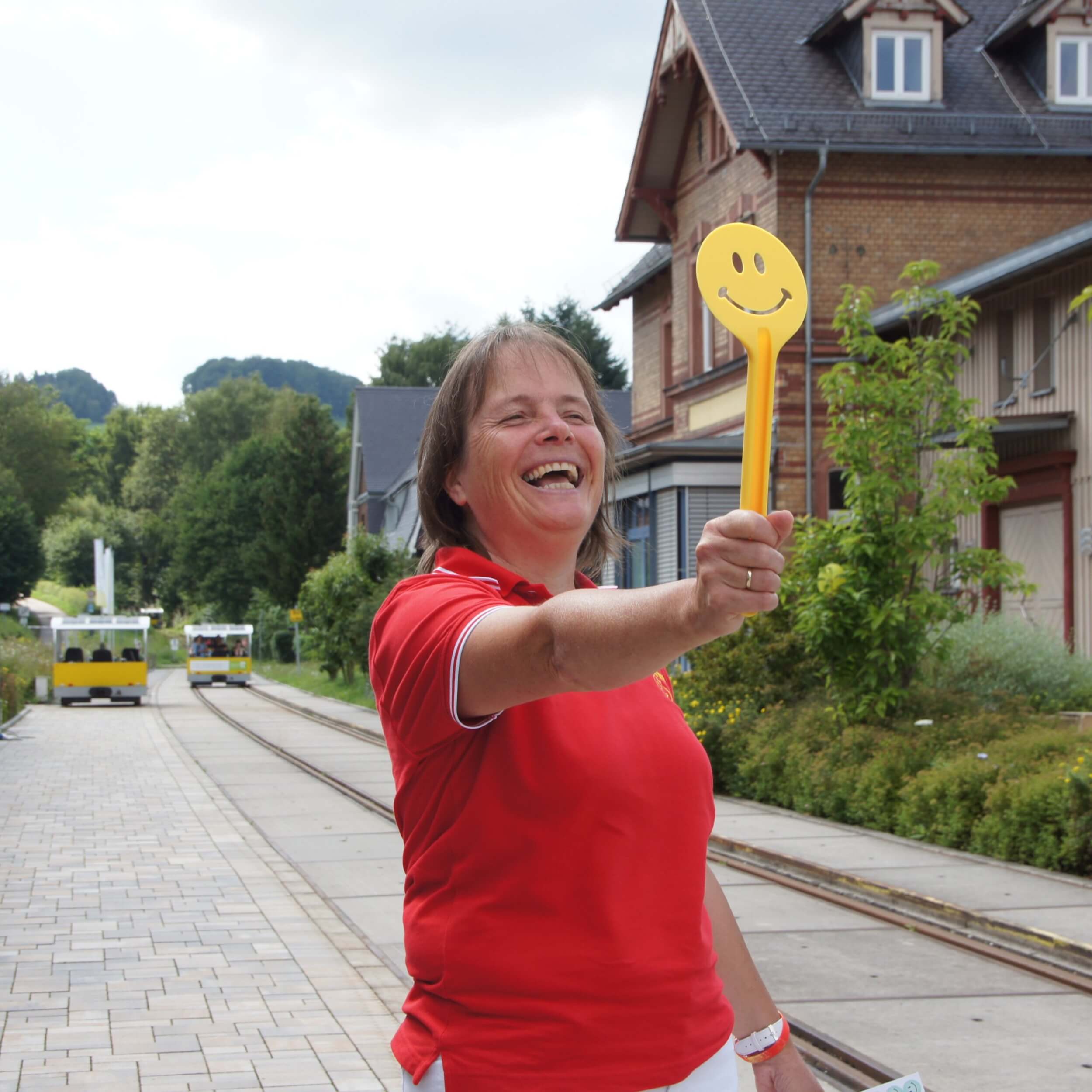 Monika-strahlt-mit-Kelle